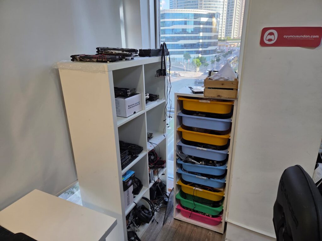 oyuncusundan lab donanım bileşen depolama alanı